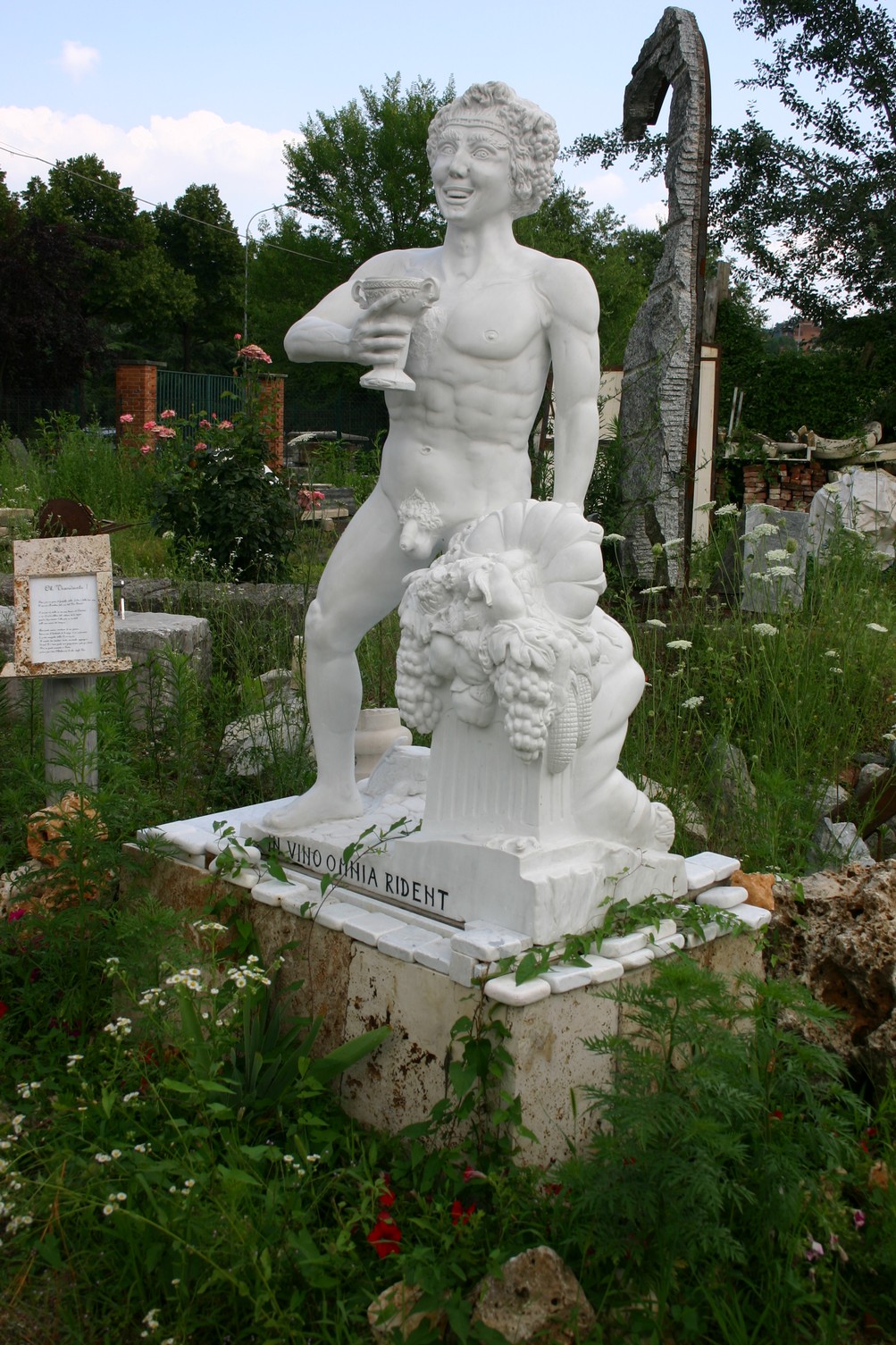 http://www.sculpturelanguzzi.it/images/cartella_sigplus_bacco/bacco3.jpg